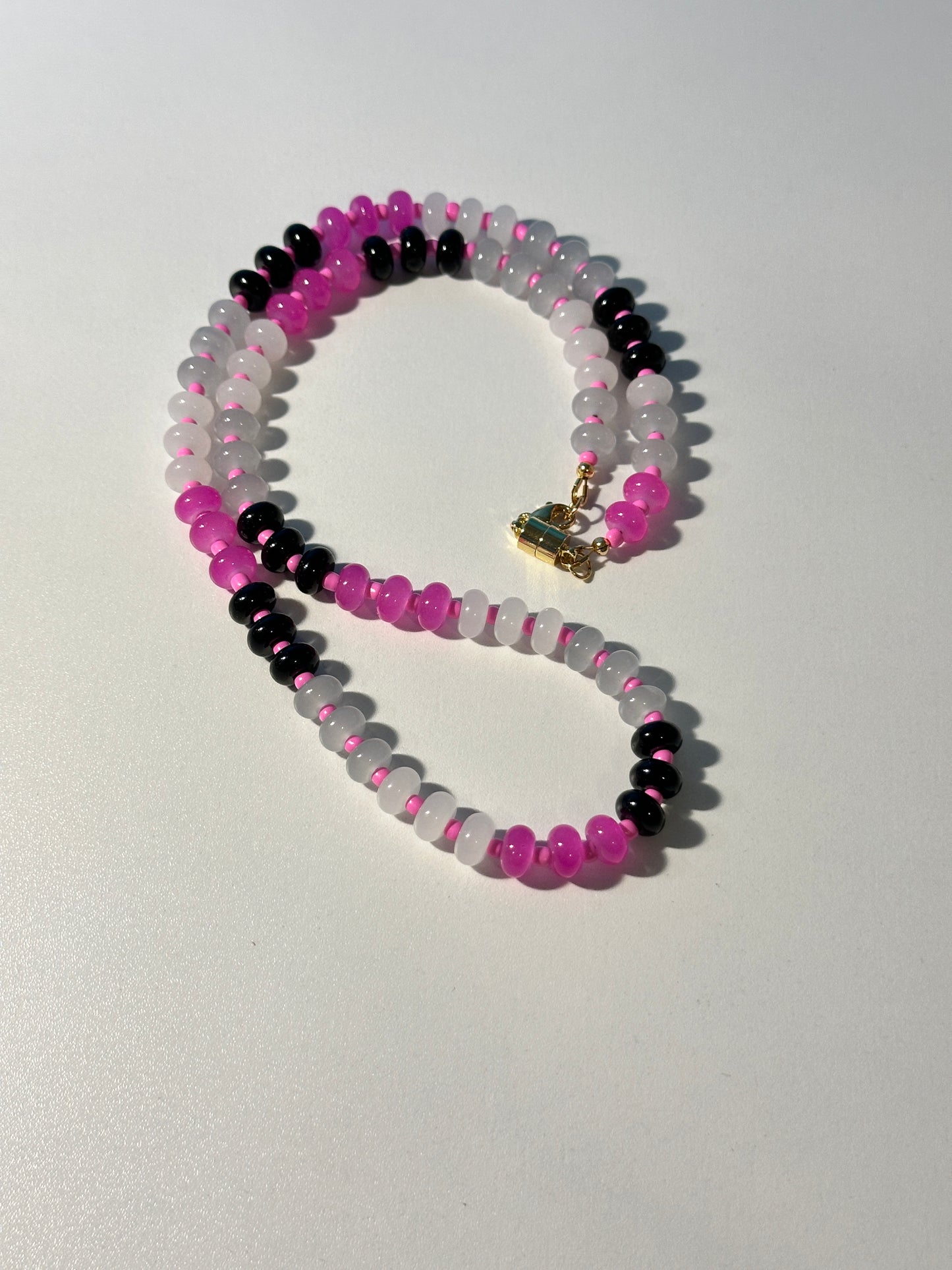 Pink, Black & White Glass Rondelle Necklace – Hot Pink Seed Beads, Gold Magnetic Clasp